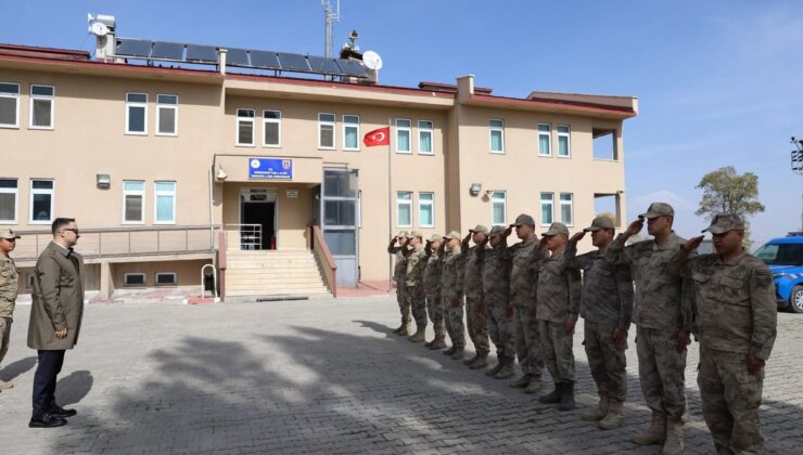 Doğubayazıt Kaymakamı Ayvat, Tanıktepe Karakolunda jandarmayla görüştü