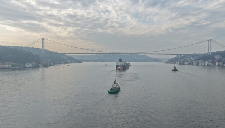 Dron saldırısına uğrayan tanker İstanbul Boğazı’ndan geçti! Boğaz trafiğe kapatıldı