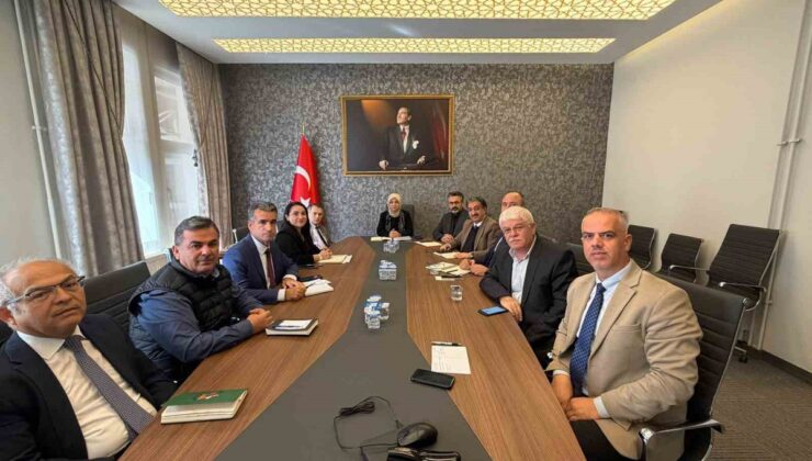 Düzce İl Milli Eğitim Müdürü Gülşen Özer başkanlığında haftalık toplantı yapıldı