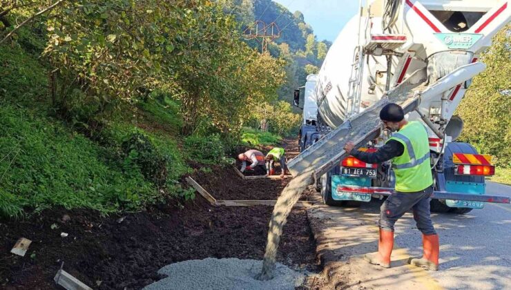 Düzce İl Özel İdaresi, Gölyaka’da beton kanal serim çalışmalarına başladı