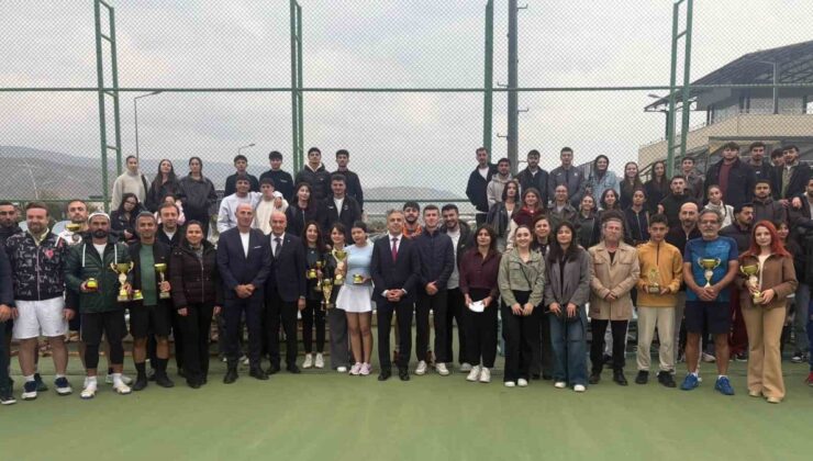 EBYÜ Spor Kulübü 29 Ekim Cumhuriyet Bayramı için tenis turnuvası düzenledi
