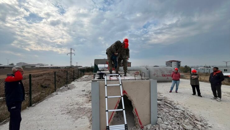 Edirne Huzurevi’ndeki yaşlılar 10. Geleneksel Edirne Kitap Günleri’ni gezdi