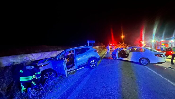 Edirne Keşan’da iki otomobil çarpıştı, kazada 5 kişi yaralandı