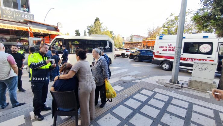 Edirne Keşan’da yolcu minibüsü 2 kadına çarptı, yaralılar hastanede tedaviye alındı