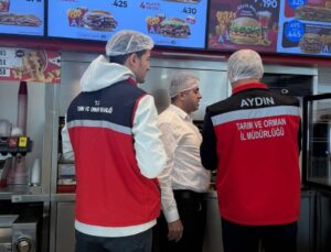 Efeler’de AVM ve otogarda gıda denetimi yapıldı, menülerde kalori kontrol edildi