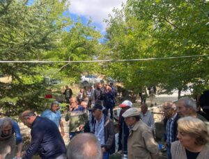 Elazığ Keban’da köylüler kaynak kurumasın diye 234 yıllık gelenekle kurban kesti