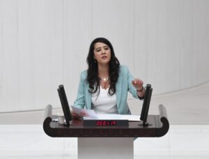 EMEP’li Karaca, İzmir’de Eğitim Sen yöneticilerinin okula alınmamasını bakanlara sordu