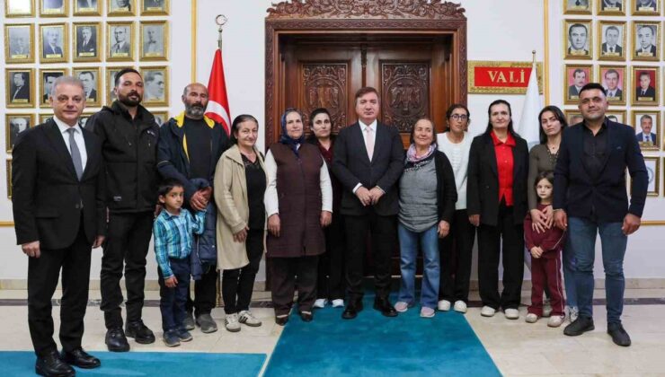 Erzincan Valisi Aydoğdu, Üzümlü’deki Kureyşli Sarıkaya sakinlerini makamında ağırladı