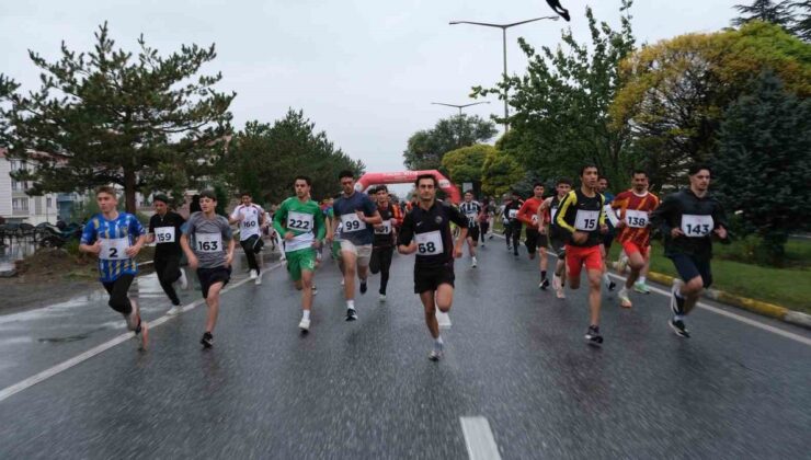 Erzincan’da düzenlenen Cumhuriyet Kupası’nda 168 sporcu mücadele etti