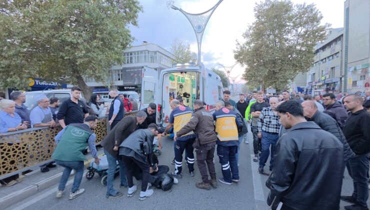 Erzincan’da motosikletin çarptığı yaya ile sürücü dahil 2 kişi ağır yaralandı