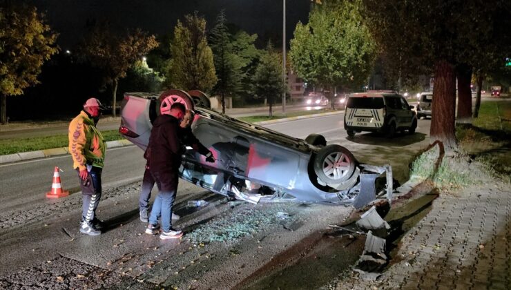 Erzincan’da otomobil ile hafif ticari araç çarpıştı, otomobilin sürücüsü yaralandı