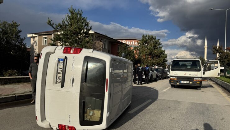 Erzurum Aziziye’de otomobil ile panelvan çarpıştı, 5 kişi yaralandı