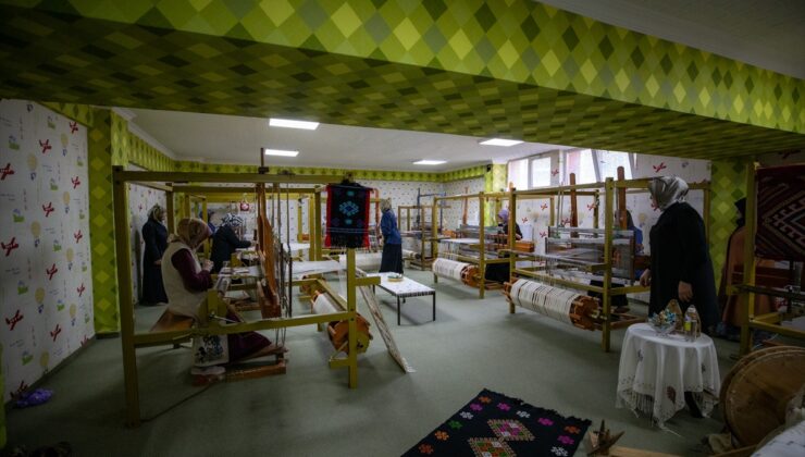 Erzurum Olur’da 250 yıllık Karnavas bezi kadınların elinde yeniden dokunuyor