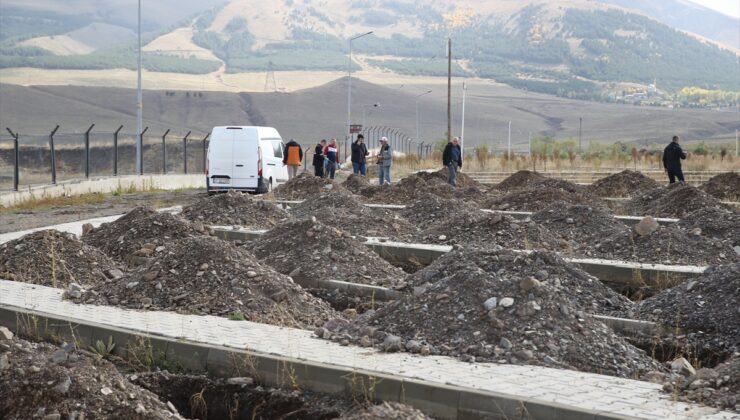 Erzurum Palandöken’de mezar kazısında bulunan top mermisi polisçe teslim alındı