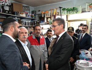 Erzurum Valisi Baruş, Karayazı’da esnaf ve vatandaşların taleplerini dinledi