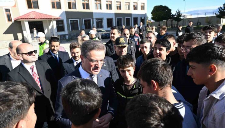 Erzurum Valisi Baruş, mesleki eğitimin öğrenciler için önemine dikkat çekti