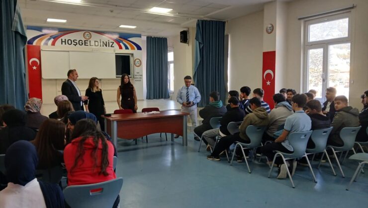 Eskişehir İnönü’de velilere okul-aile, öğrencilere dijital bağımlılık eğitimi verildi.