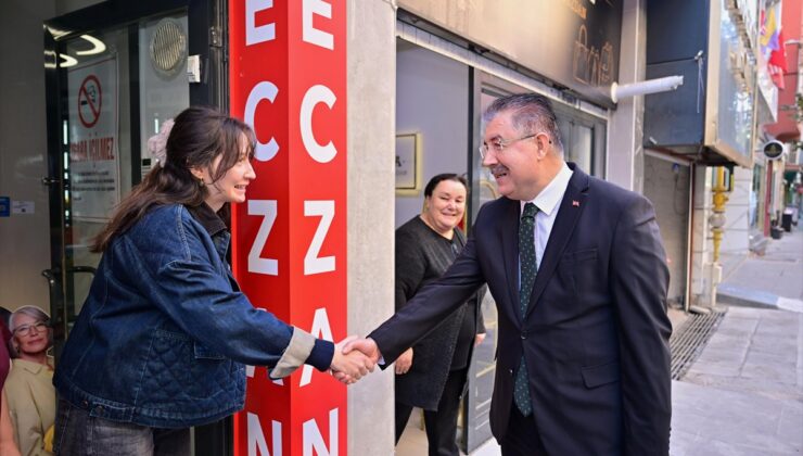Eskişehir Valisi Erdinç Yılmaz, Demirciler Sokak’ta esnafla buluştu