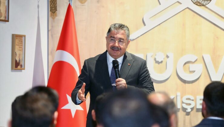 Eskişehir Valisi Erdinç Yılmaz, TÜGVA ziyaretinde gençlerin sorularını yanıtladı