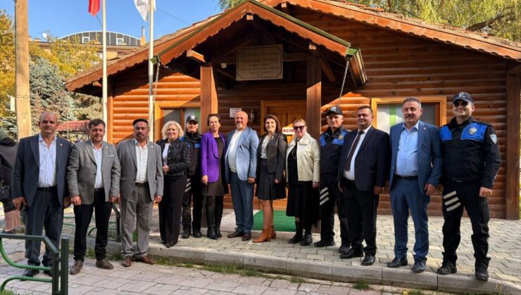 Eskişehir’de Toplum Destekli Polislik ekipleri muhtarların gününü kutladı