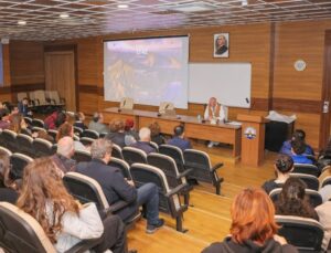 Ethem Baymak, Trakya Üniversitesi öğrencilerine Balkan Türklerini anlattı
