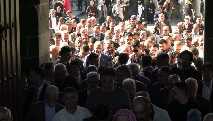 Fatih Erbakan Azerbaycan’ın başörtüsü yasağını kınadı, ana dilde eğitim sözü verdi