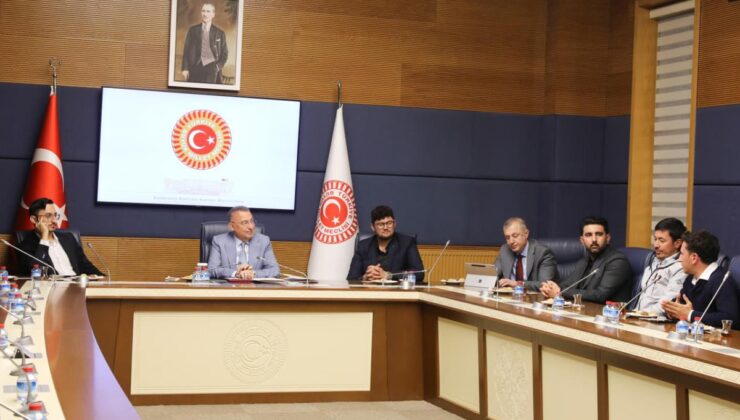 Fuat Oktay, Afgan öğrencilerle Meclis’te bir araya geldi