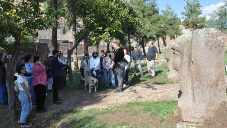 Gaziantep’te 8 ülkeden 40 arkeolog Yesemek’teki heykel atölyesini inceledi
