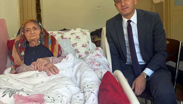 Güdül Kaymakamı Naim Akar, Yaşlılar Günü’nde ilçedeki yaşlılara sağlıklı ömür diledi