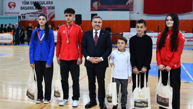 Gümüşhane’de 29 Ekim Cumhuriyet Bayramı Vali Atay’ın katılımıyla kutlandı