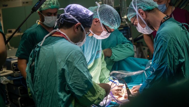 Hacettepe’de spina bifidalı iki bebeğe 24 saatte anne karnında ameliyat yapıldı