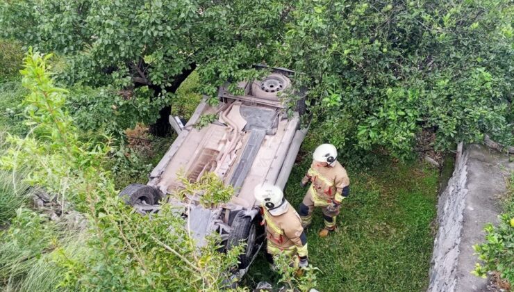 Hatay İskenderun’da bahçeye devrilen cipin sürücüsü ve yolcusu yaralandı