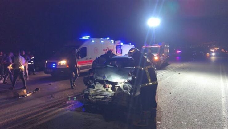 Hatay Kırıkhan’da iki otomobil çarpıştı, kazada 5 kişi yaralandı