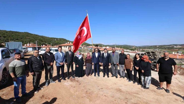 Hatay Valisi Masatlı, Yayladağı’nda afet konutlarına yerleşen ailelerle buluştu