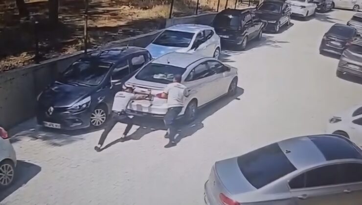 Hatay’da el freni çekilmeyen otomobil geri kaydı! 2 güvenlik görevlisi koşarak durdurdu