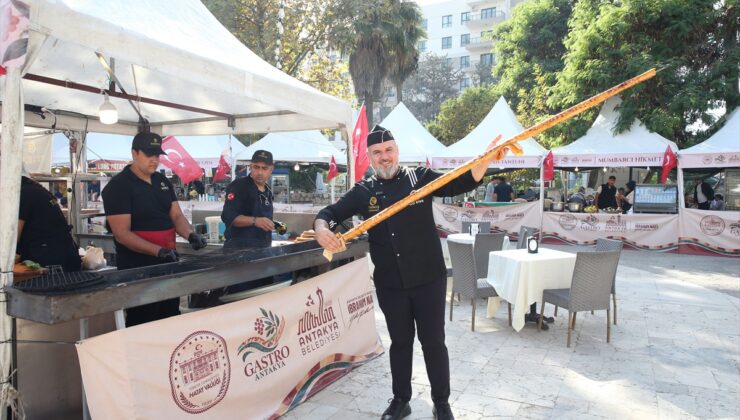 Hatay’da Gastro Antakya Festivali depremzedelere moral için başladı