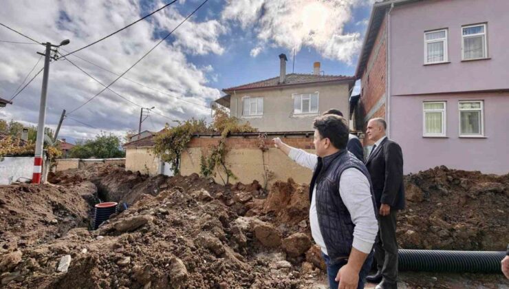 Hisarcık Kaymakamı Erkan Atam, Alınören’de altyapı çalışmalarını yerinde inceledi