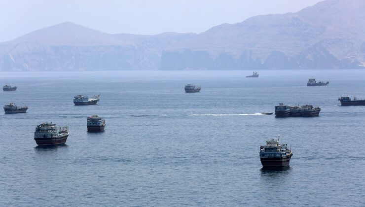 Hürmüz’de bir tanker daha mayına çarpıp alev aldı! İran: Uyarıları dinlemedi, yasak rotaya girdi