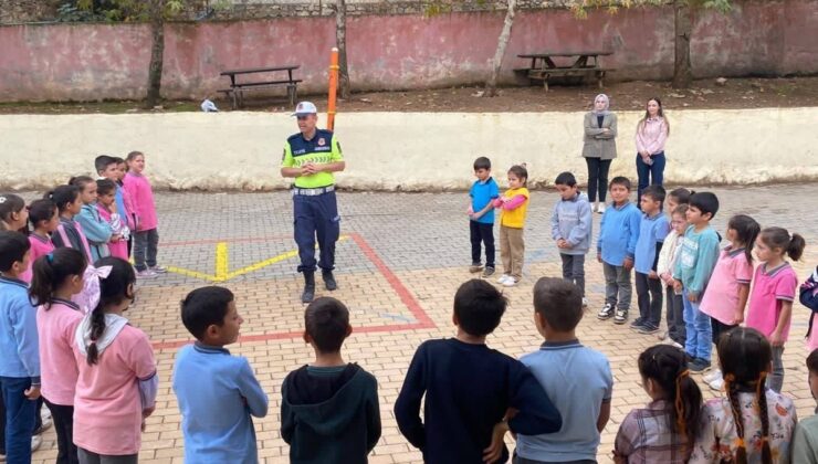 İl Jandarma Komutanlığı okullarda trafik güvenliği eğitimi verdi