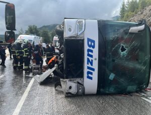 Isparta-Antalya kara yolunda yolcu otobüsü devrildi: Ölü ve yaralılar var
