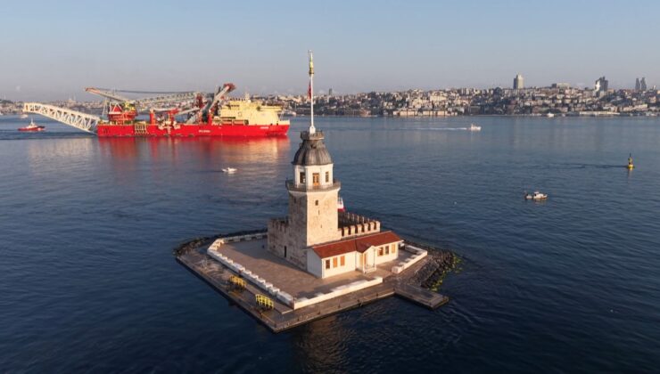 İstanbul Boğazı’nda 215,9 metrelik JSD6000 geçişi gemi trafiğini çift yönlü kapattı