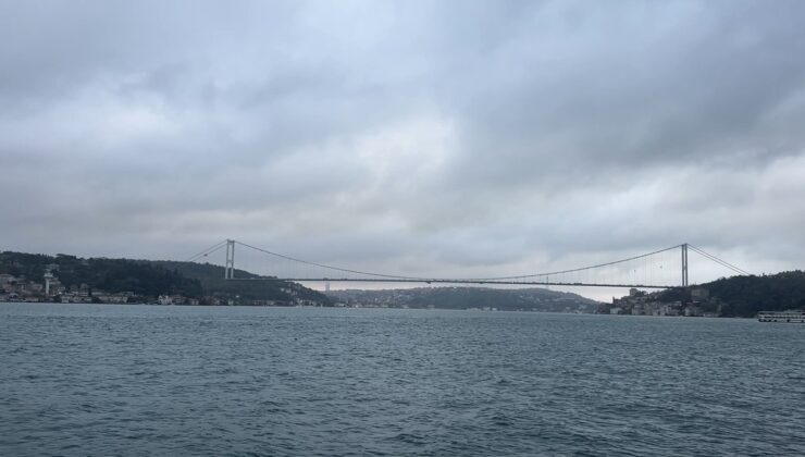 İstanbul Boğazı’nda ‘Antonia S’ isimli geminin geçişi nedeniyle trafik askıya alındı