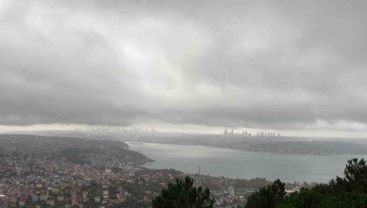 İstanbul’da sağanak sonrası Boğaz üzerindeki yoğun bulutlar Beykoz’dan görüntülendi