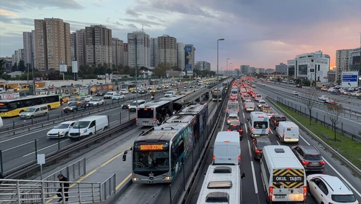 İstanbul’da trafik yoğunluğu yüzde 83’e ulaştı