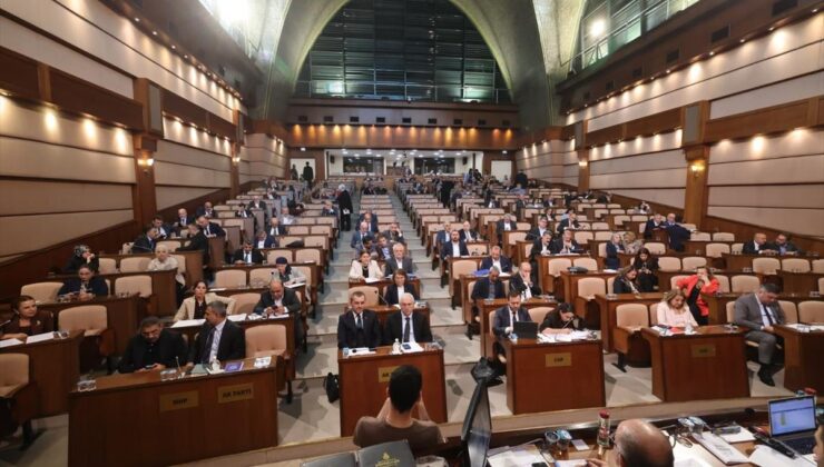 İstanbul’u sağanak vurdu, CHP’li İBB Meclis üyesi ‘Hiçbir yerde su baskını yok’ dedi! AK Parti grubundan tepki
