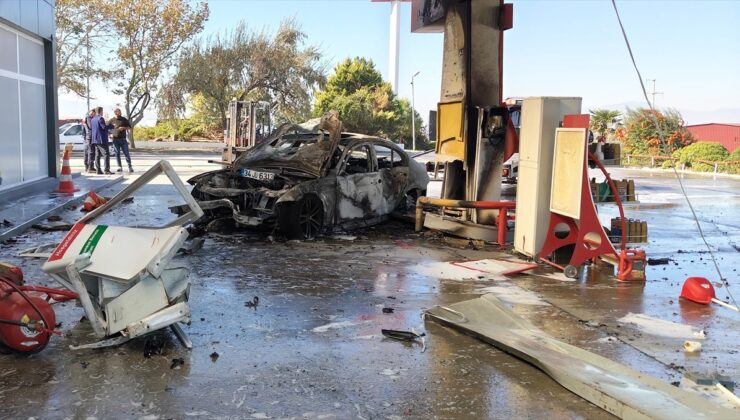 İzmir Kınık’ta akaryakıt istasyonuna giren otomobil alev aldı, 2 kişi yaralandı