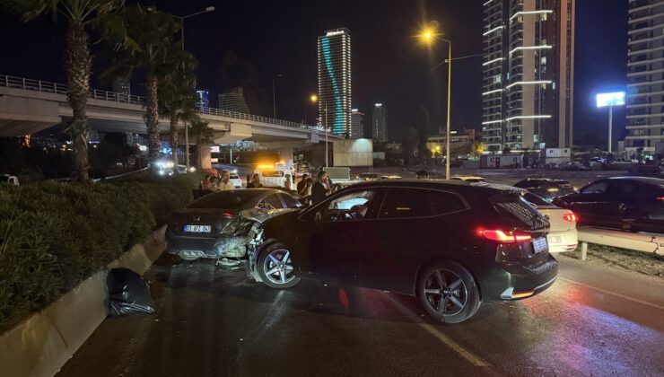 İzmir Konak’ta 8 aracın karıştığı zincirleme kazada 4 kişi yaralandı