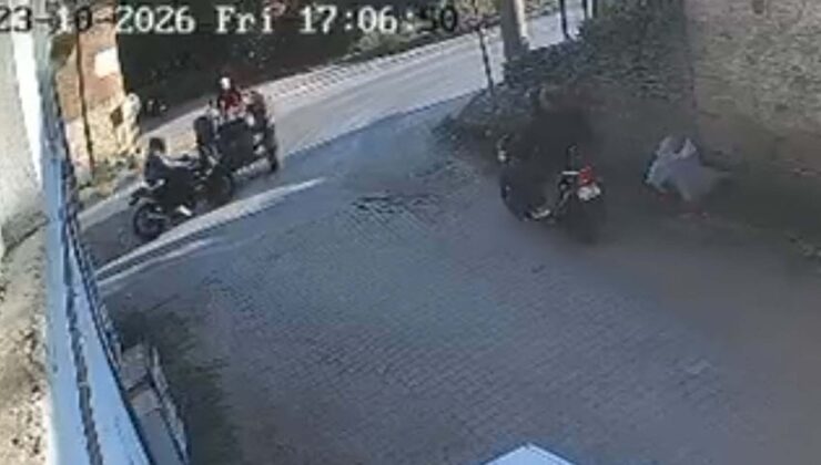 İzmir Ödemiş’te traktöre çarpan motosiklet durağa da çarptı, sürücü ağır yaralandı