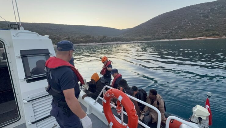 İzmir’in Urla ilçesinde İHA grup tespit etti, 3’ü çocuk 30 düzensiz göçmen yakalandı