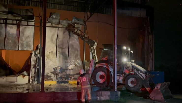 İznik’te soğuk hava deposundaki yangın 4,5 saatlik çalışmayla söndürüldü